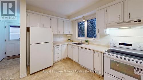 845 Sunset Boulevard, Woodstock (Woodstock - South), ON - Indoor Photo Showing Kitchen