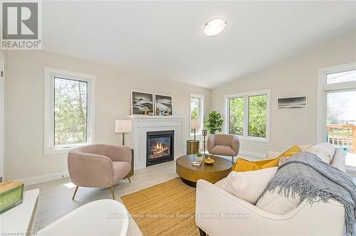 21 Blfs Vw Boulevard, Ashfield-Colborne-Wawanosh (Colborne), ON - Indoor Photo Showing Living Room With Fireplace