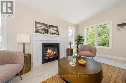 21 Blfs Vw Boulevard, Ashfield-Colborne-Wawanosh (Colborne), ON - Indoor Photo Showing Living Room With Fireplace