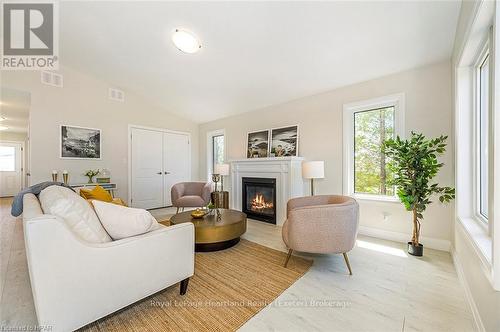 21 Blfs Vw Boulevard, Ashfield-Colborne-Wawanosh (Colborne), ON - Indoor Photo Showing Living Room With Fireplace