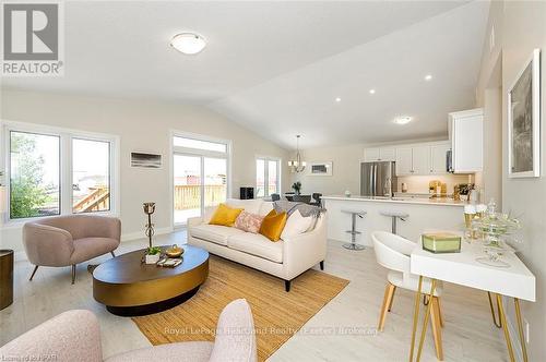 21 Blfs Vw Boulevard, Ashfield-Colborne-Wawanosh (Colborne), ON - Indoor Photo Showing Living Room