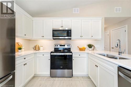 21 Blfs Vw Boulevard, Ashfield-Colborne-Wawanosh (Colborne), ON - Indoor Photo Showing Kitchen With Double Sink