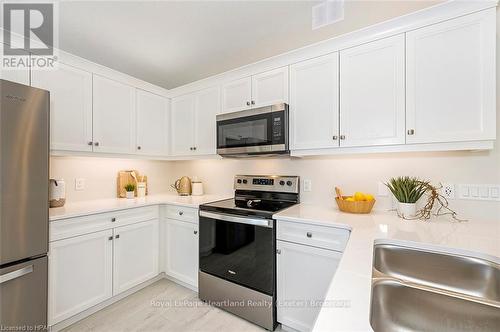 21 Blfs Vw Boulevard, Ashfield-Colborne-Wawanosh (Colborne), ON - Indoor Photo Showing Kitchen