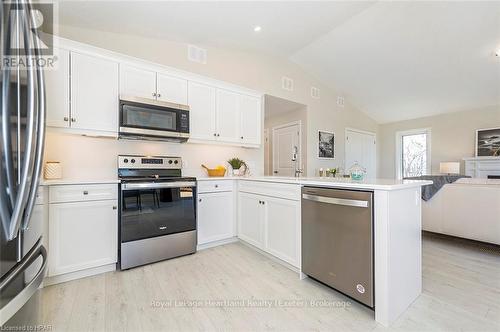 21 Blfs Vw Boulevard, Ashfield-Colborne-Wawanosh (Colborne), ON - Indoor Photo Showing Kitchen