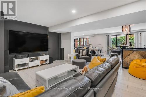 20 Wildan Drive, Hamilton (Freelton), ON - Indoor Photo Showing Living Room