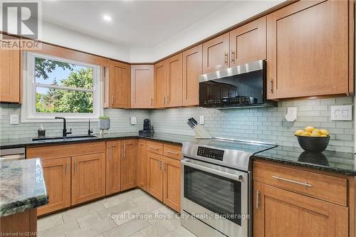 20 Wildan Drive, Hamilton (Freelton), ON - Indoor Photo Showing Kitchen