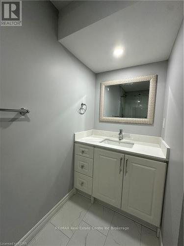 45 Washburn Drive, Guelph (Grange Hill East), ON - Indoor Photo Showing Bathroom