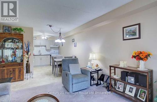 112 - 163 Ferguson Drive, Woodstock (Woodstock - South), ON - Indoor Photo Showing Living Room