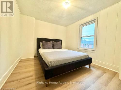 216 Hatt Street, Hamilton (Dundas), ON - Indoor Photo Showing Bedroom