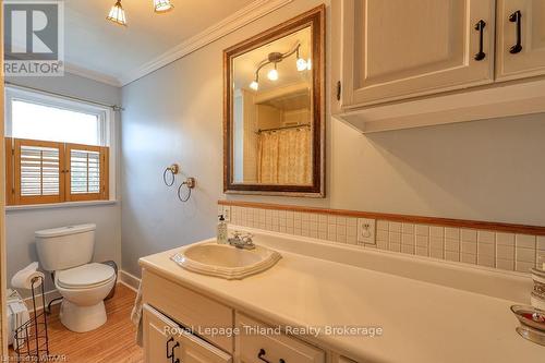 13 Oxford Street, Woodstock, ON - Indoor Photo Showing Bathroom