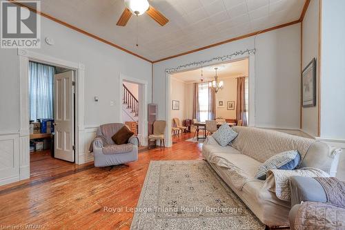 13 Oxford Street, Woodstock, ON - Indoor Photo Showing Living Room