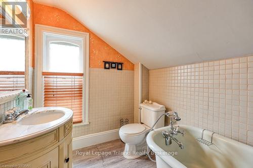 13 Oxford Street, Woodstock, ON - Indoor Photo Showing Bathroom