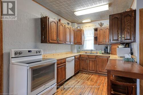 13 Oxford Street, Woodstock, ON - Indoor Photo Showing Kitchen With Double Sink