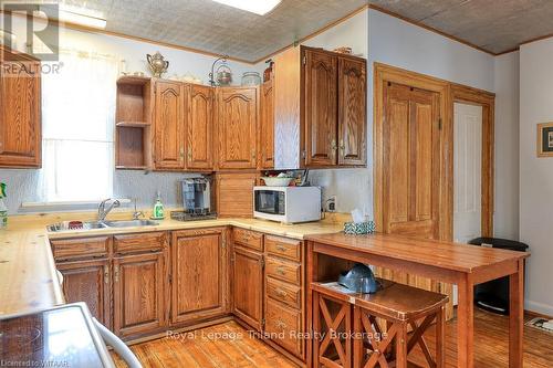 13 Oxford Street, Woodstock, ON - Indoor Photo Showing Kitchen With Double Sink