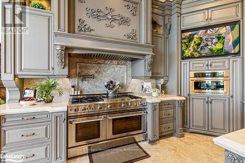 175 Pineway Park, Kingsville, ON - Indoor Photo Showing Kitchen With Upgraded Kitchen