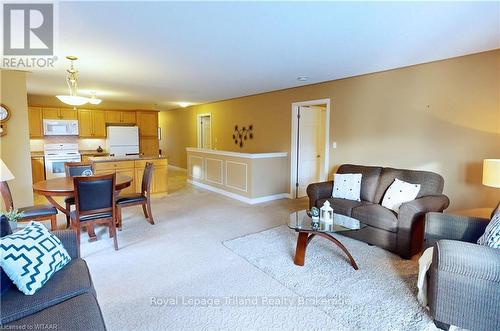 23 Hogarth Drive, Tillsonburg, ON - Indoor Photo Showing Living Room