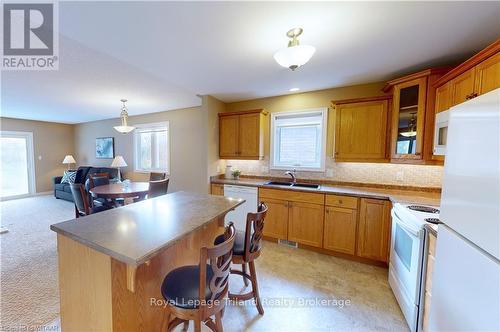 23 Hogarth Drive, Tillsonburg, ON - Indoor Photo Showing Kitchen With Double Sink