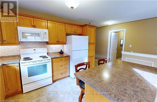 23 Hogarth Drive, Tillsonburg, ON - Indoor Photo Showing Kitchen