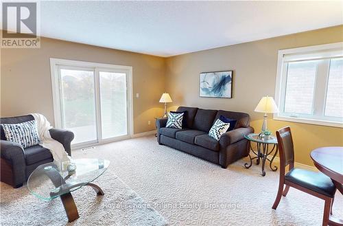 23 Hogarth Drive, Tillsonburg, ON - Indoor Photo Showing Living Room