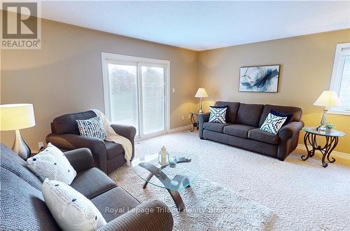 23 Hogarth Drive, Tillsonburg, ON - Indoor Photo Showing Living Room