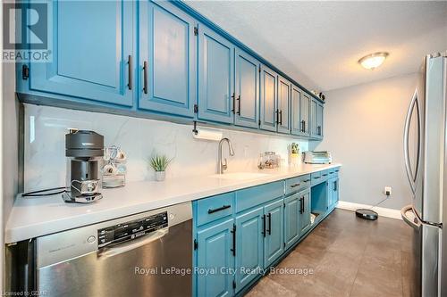 816 - 19 Woodlawn Road E, Guelph (Waverley), ON - Indoor Photo Showing Kitchen With Stainless Steel Kitchen