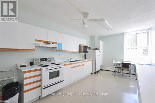 816 - 19 Woodlawn Road E, Guelph (Waverley), ON - Indoor Photo Showing Kitchen With Double Sink