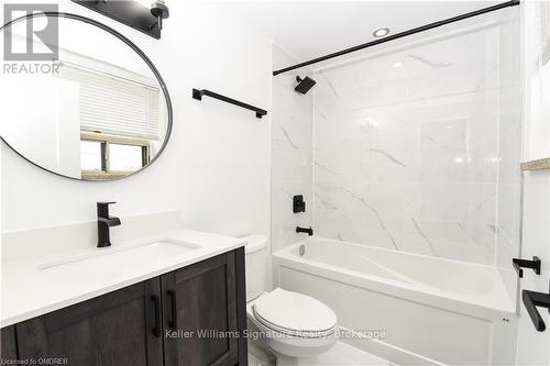 122 Victoria Avenue N, Hamilton (Landsdale), ON - Indoor Photo Showing Bathroom