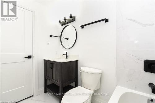 122 Victoria Avenue N, Hamilton (Landsdale), ON - Indoor Photo Showing Bathroom