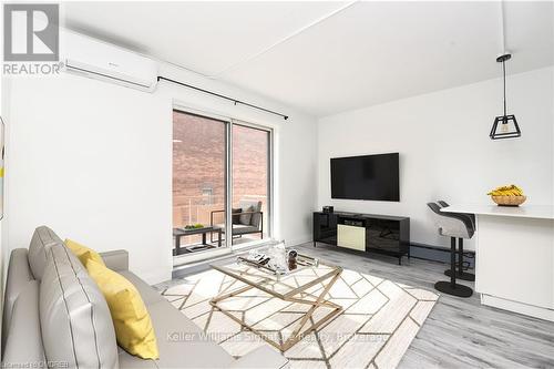 122 Victoria Avenue N, Hamilton (Landsdale), ON - Indoor Photo Showing Living Room