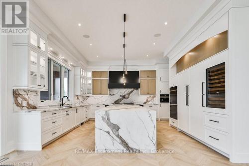 556 Fourth Line, Oakville (1020 - Wo West), ON - Indoor Photo Showing Kitchen With Upgraded Kitchen