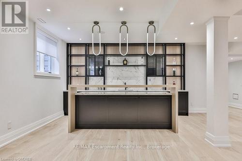 556 Fourth Line, Oakville (1020 - Wo West), ON - Indoor Photo Showing Kitchen