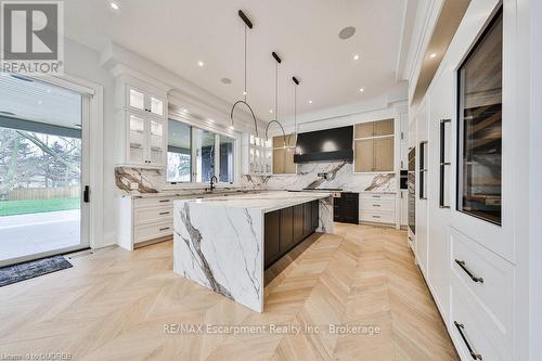 556 Fourth Line, Oakville (1020 - Wo West), ON - Indoor Photo Showing Kitchen With Upgraded Kitchen