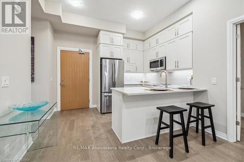 629 - 128 Grovewood, Oakville (1008 - Go Glenorchy), ON - Indoor Photo Showing Kitchen With Stainless Steel Kitchen With Upgraded Kitchen