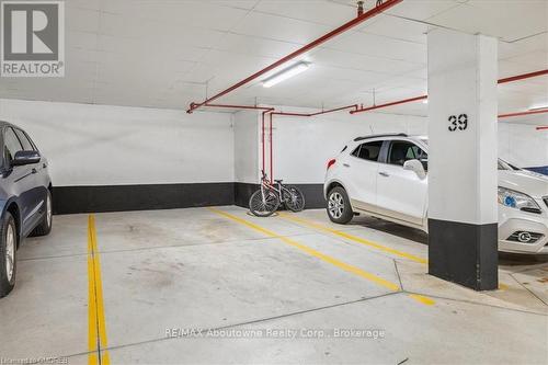 629 - 128 Grovewood, Oakville (1008 - Go Glenorchy), ON - Indoor Photo Showing Garage