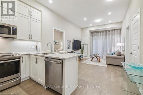 629 - 128 Grovewood, Oakville (1008 - Go Glenorchy), ON - Indoor Photo Showing Kitchen With Stainless Steel Kitchen With Upgraded Kitchen