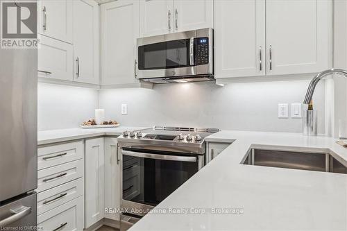 629 - 128 Grovewood, Oakville (1008 - Go Glenorchy), ON - Indoor Photo Showing Kitchen With Stainless Steel Kitchen With Upgraded Kitchen