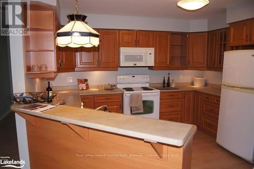 301 - 24 Dairy Lane, Huntsville (Chaffey), ON - Indoor Photo Showing Kitchen