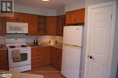 301 - 24 Dairy Lane, Huntsville (Chaffey), ON - Indoor Photo Showing Kitchen