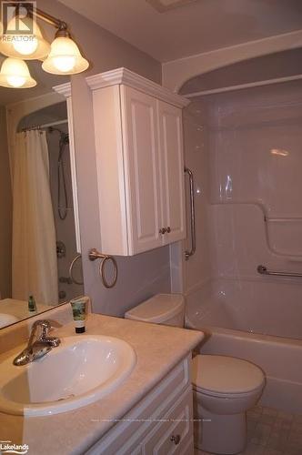 301 - 24 Dairy Lane, Huntsville (Chaffey), ON - Indoor Photo Showing Bathroom