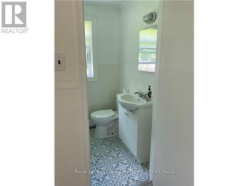 14 Napier Street E, Blue Mountains (Thornbury), ON - Indoor Photo Showing Bathroom