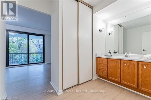 202 - 2175 Marine Drive, Oakville (1001 - Br Bronte), ON - Indoor Photo Showing Bathroom