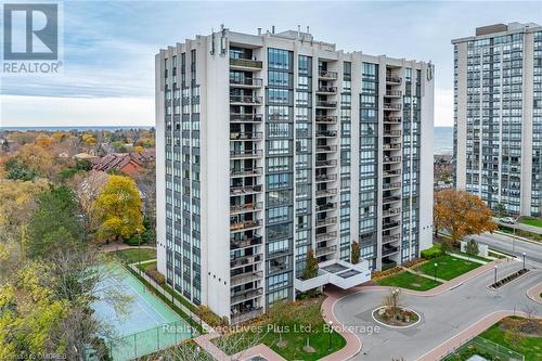 202 - 2175 Marine Drive, Oakville (1001 - Br Bronte), ON - Outdoor With Facade