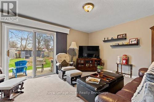 8 Oak Street, Stratford, ON - Indoor Photo Showing Living Room