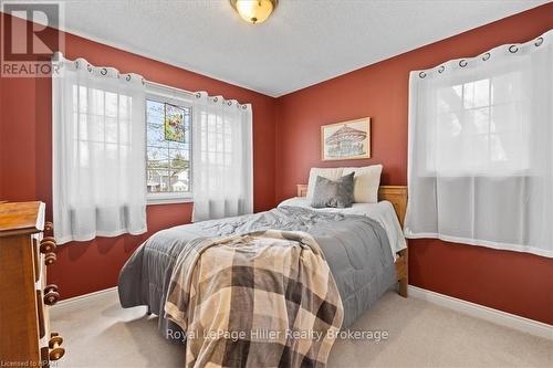 8 Oak Street, Stratford, ON - Indoor Photo Showing Bedroom