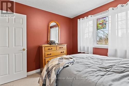 8 Oak Street, Stratford, ON - Indoor Photo Showing Bedroom