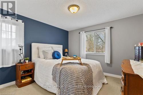 8 Oak Street, Stratford, ON - Indoor Photo Showing Bedroom