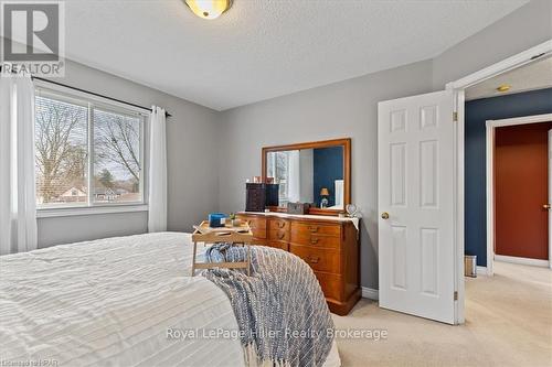 8 Oak Street, Stratford, ON - Indoor Photo Showing Bedroom