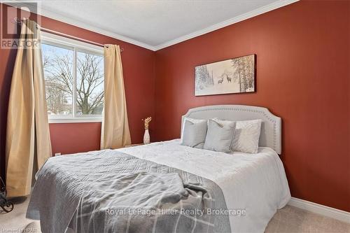 8 Oak Street, Stratford, ON - Indoor Photo Showing Bedroom