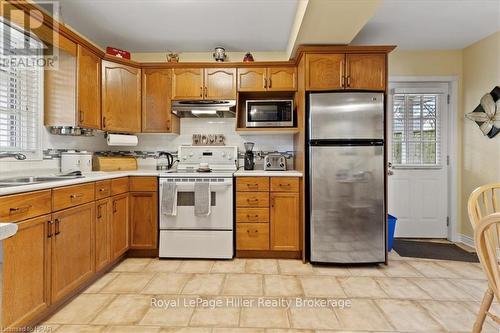 8 Oak Street, Stratford, ON - Indoor Photo Showing Kitchen