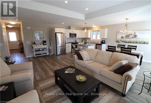 28 Huron Heights Drive, Ashfield-Colborne-Wawanosh (Colborne Twp), ON - Indoor Photo Showing Living Room